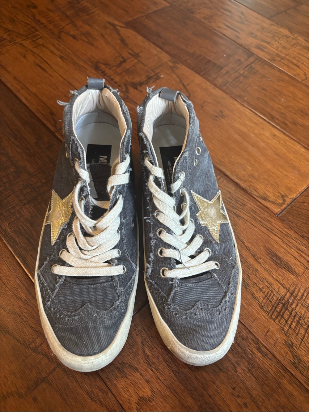 Golden Goose mid stars ✨ size 38. Great condition.